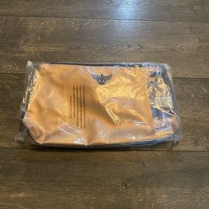 Apatchy Large Pouch NIB Blush Gold‎